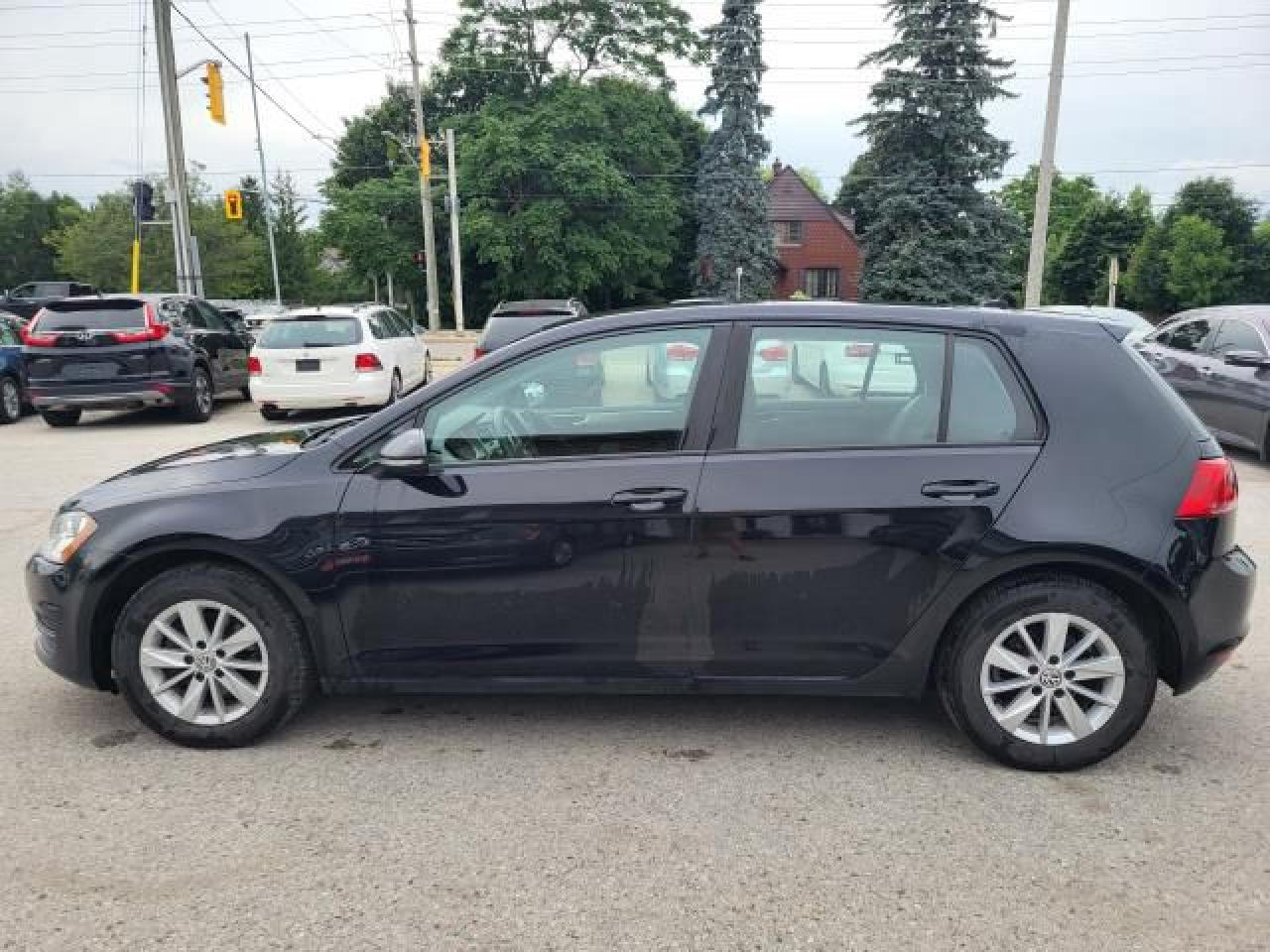 2017 Volkswagen Golf TRENDLINE Photo6
