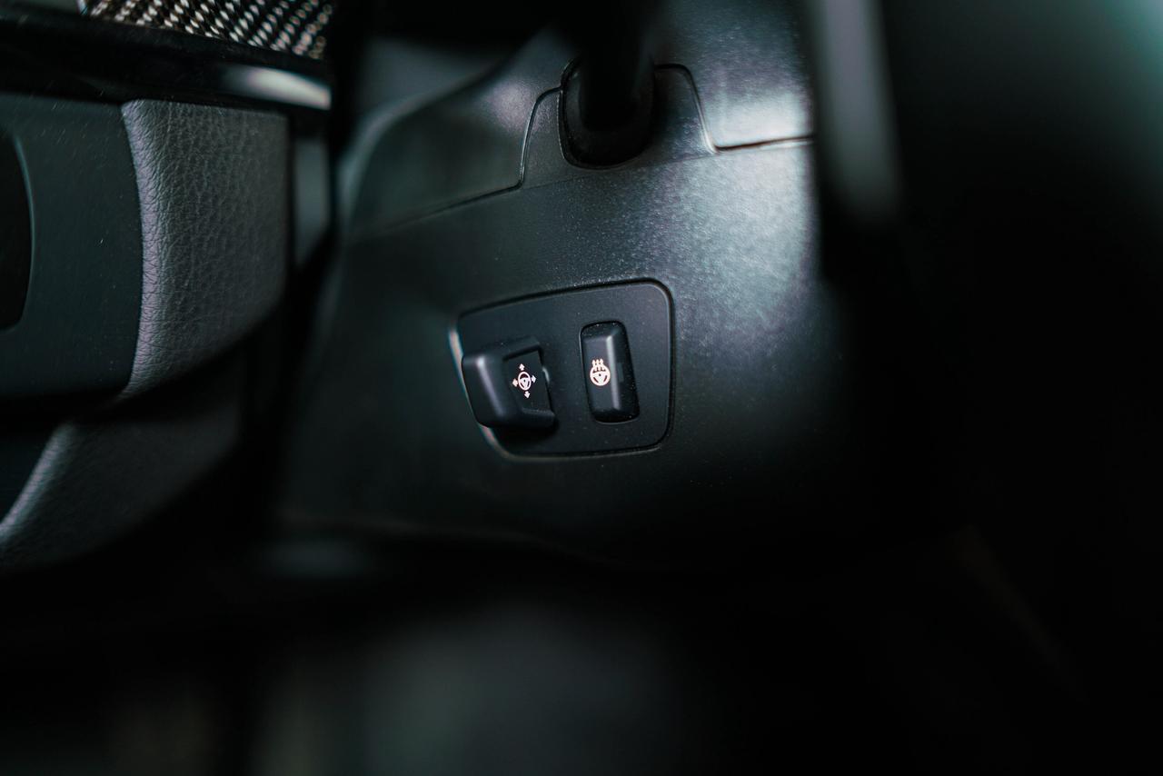 2018 BMW M6 V8 | COUPE | HUD | CARBON FIBER | 20 IN WHEELS Photo