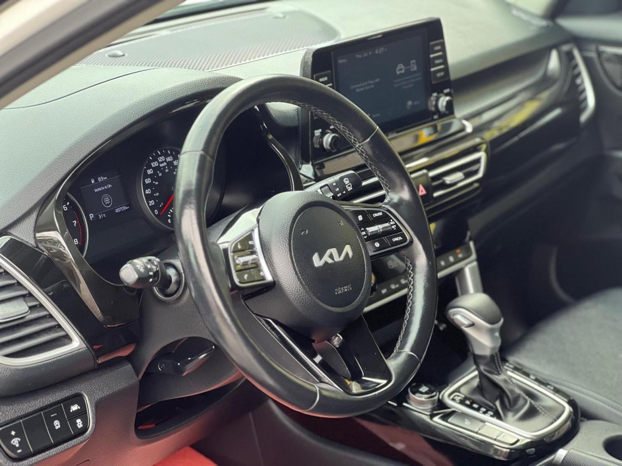 2022 Kia Seltos EX Photo4