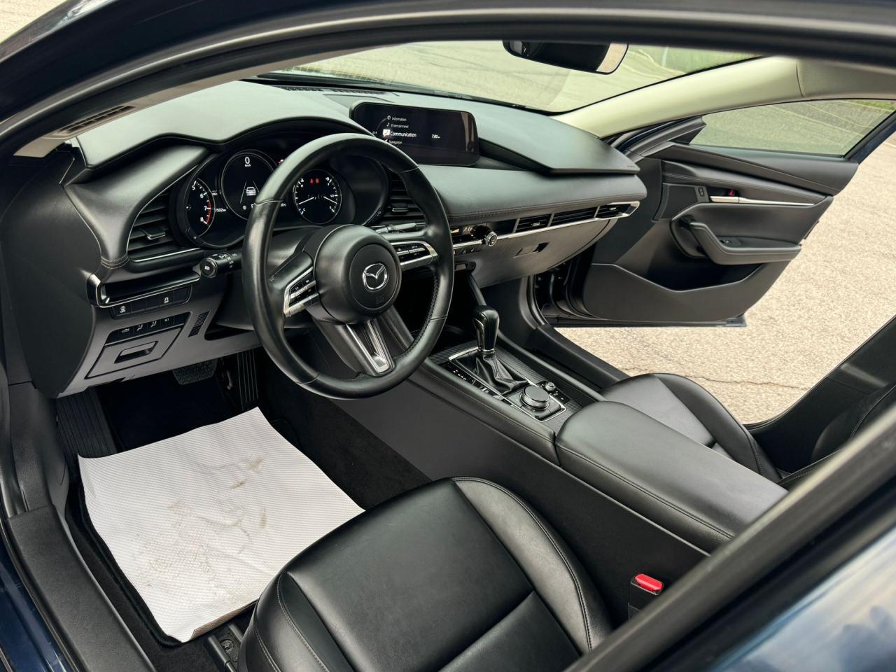 2021 Mazda MAZDA3 GS - Photo #13
