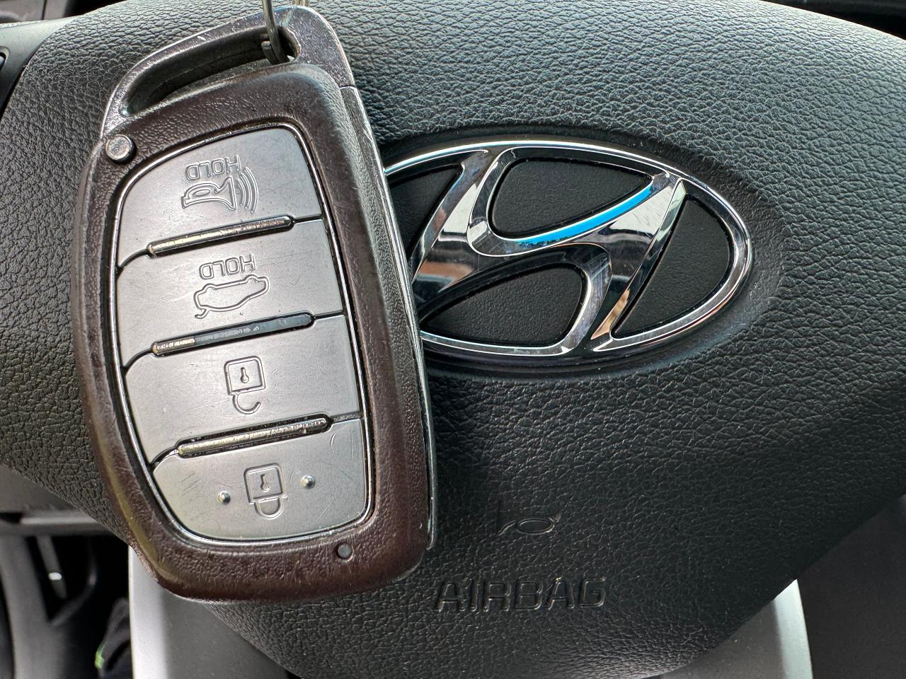 2020 Hyundai Elantra Ultimate+Adpative Cruise+GPS+Roof+GPS+New Tires - Photo #16