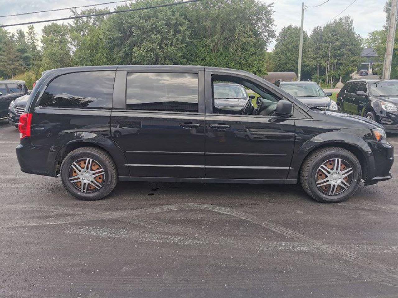 2016 Dodge Grand Caravan SE - Photo #4