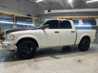 Used 2016 RAM 1500 OUTDOORSMAN CREW CAB 4X4 3.6L V6 * Navigation * Uconnect 8.4-in Touch/SiriusXM/Hands-free*  Sprayed in Bed Liner * 20 Inch Alloy Wheels * Remote start for sale in Cambridge, ON