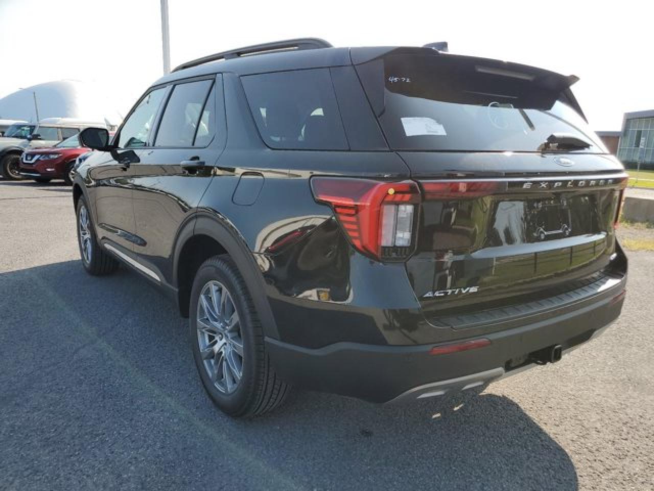 2025 Ford Explorer Active Photo2