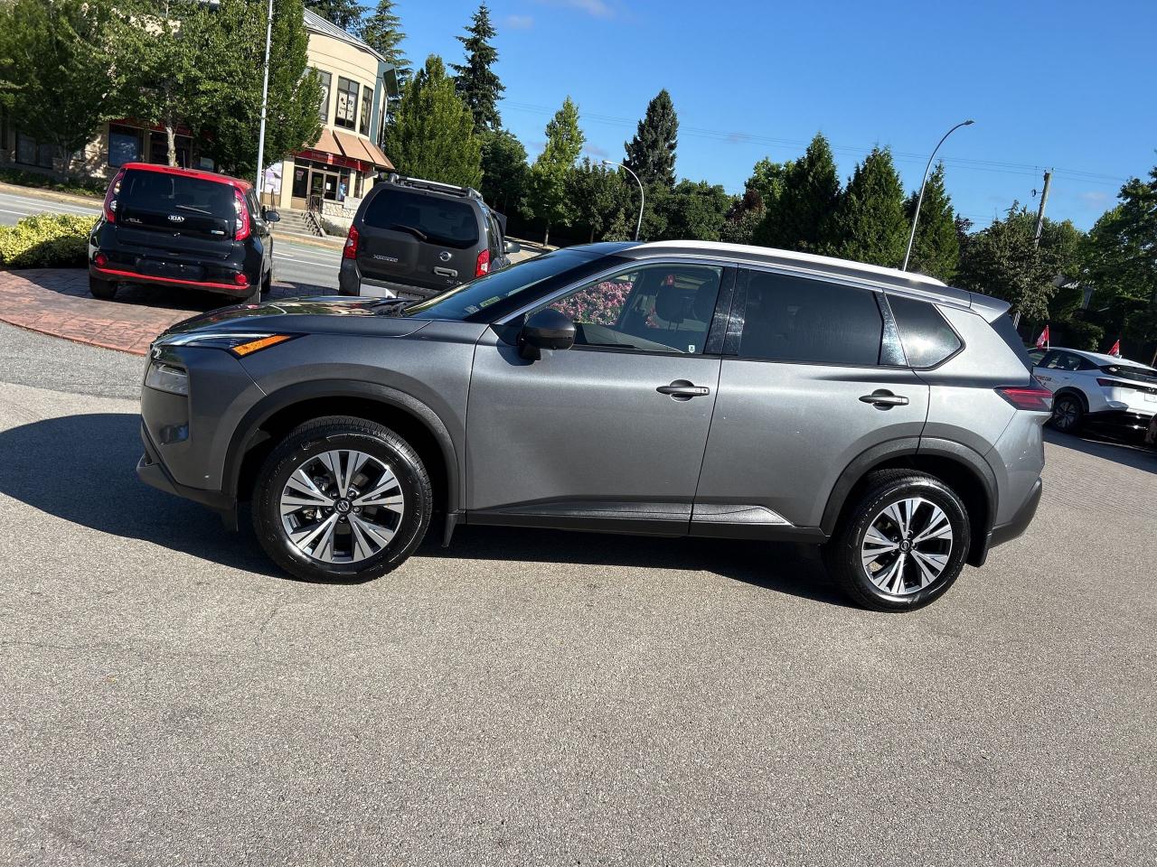 Used 2021 Nissan Rogue FWD SV for sale in Surrey, BC