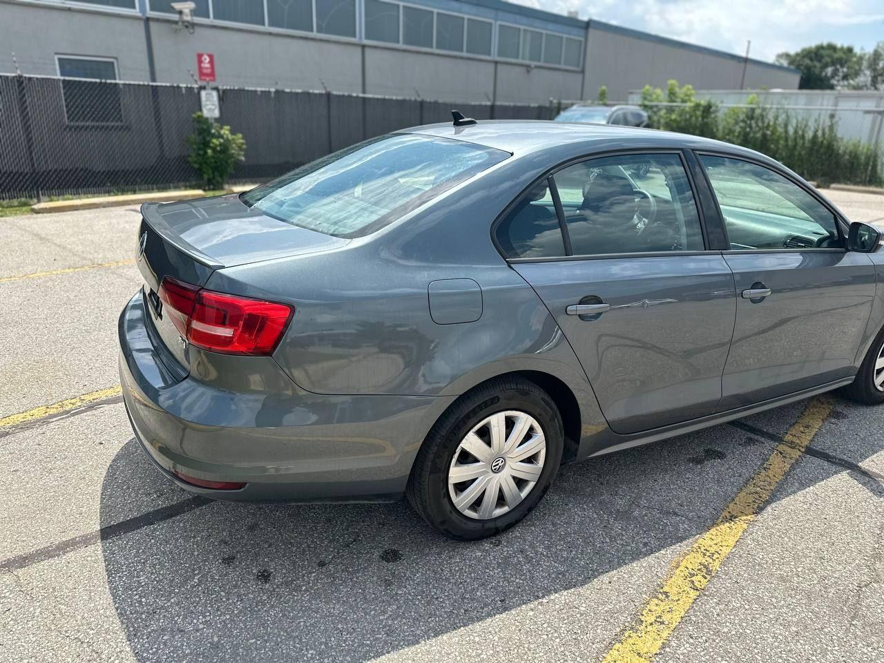 2015 Volkswagen Jetta 2.0 I Photo4