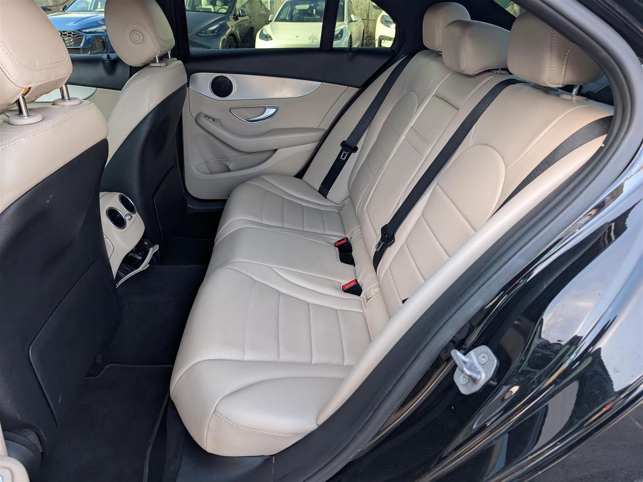 2018 Mercedes-Benz C 300 4MATIC - NAVI - PANO ROOF - 360 CAMERA Photo