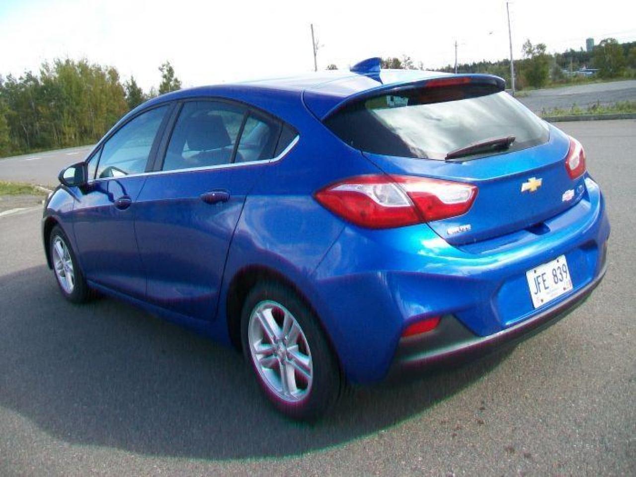 2017 Chevrolet Cruze LT - Photo #4