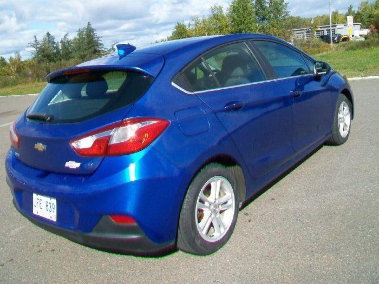 2017 Chevrolet Cruze LT - Photo #5