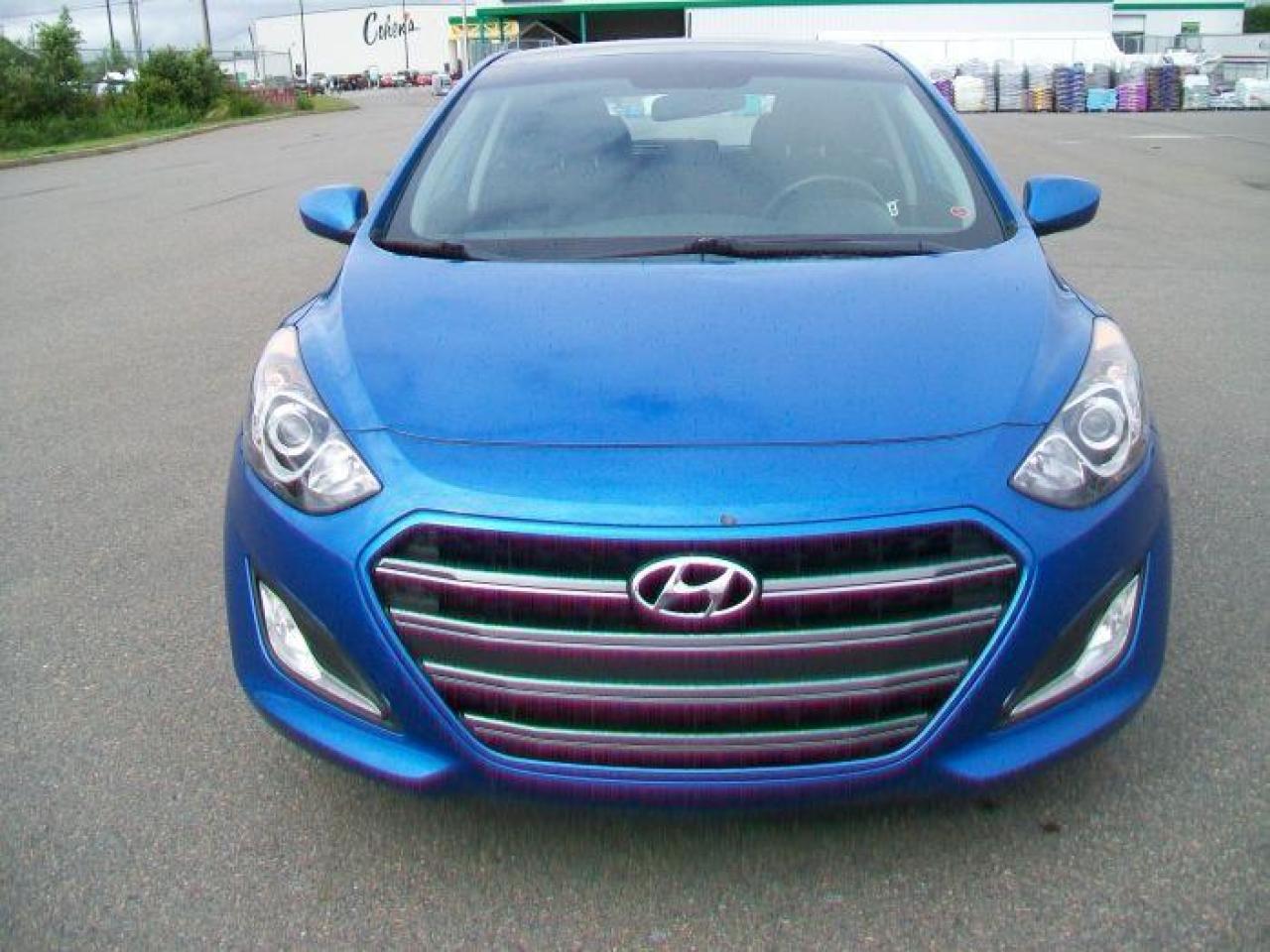 2017 Hyundai Elantra GT SE - Photo #3