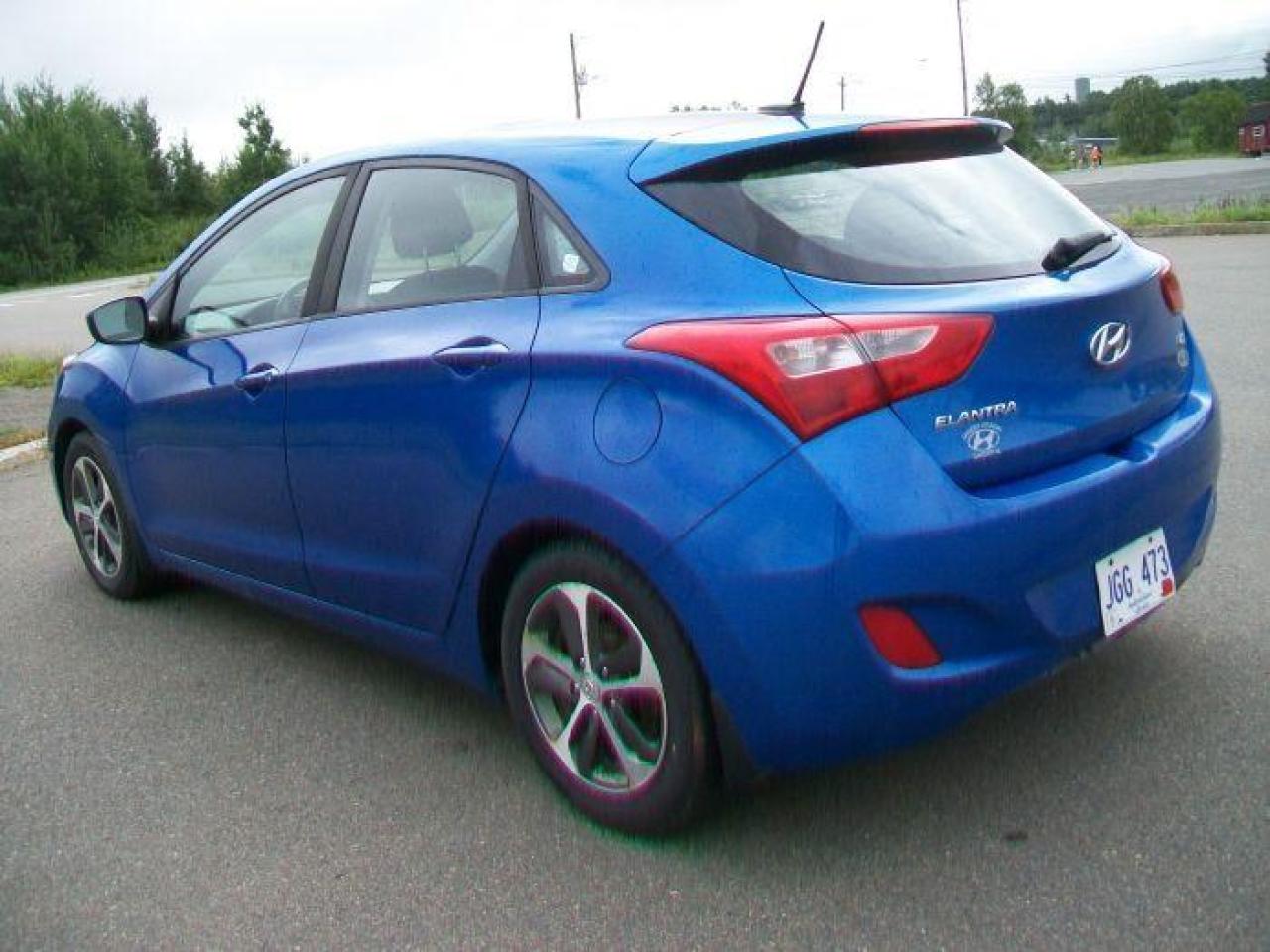 2017 Hyundai Elantra GT SE - Photo #4