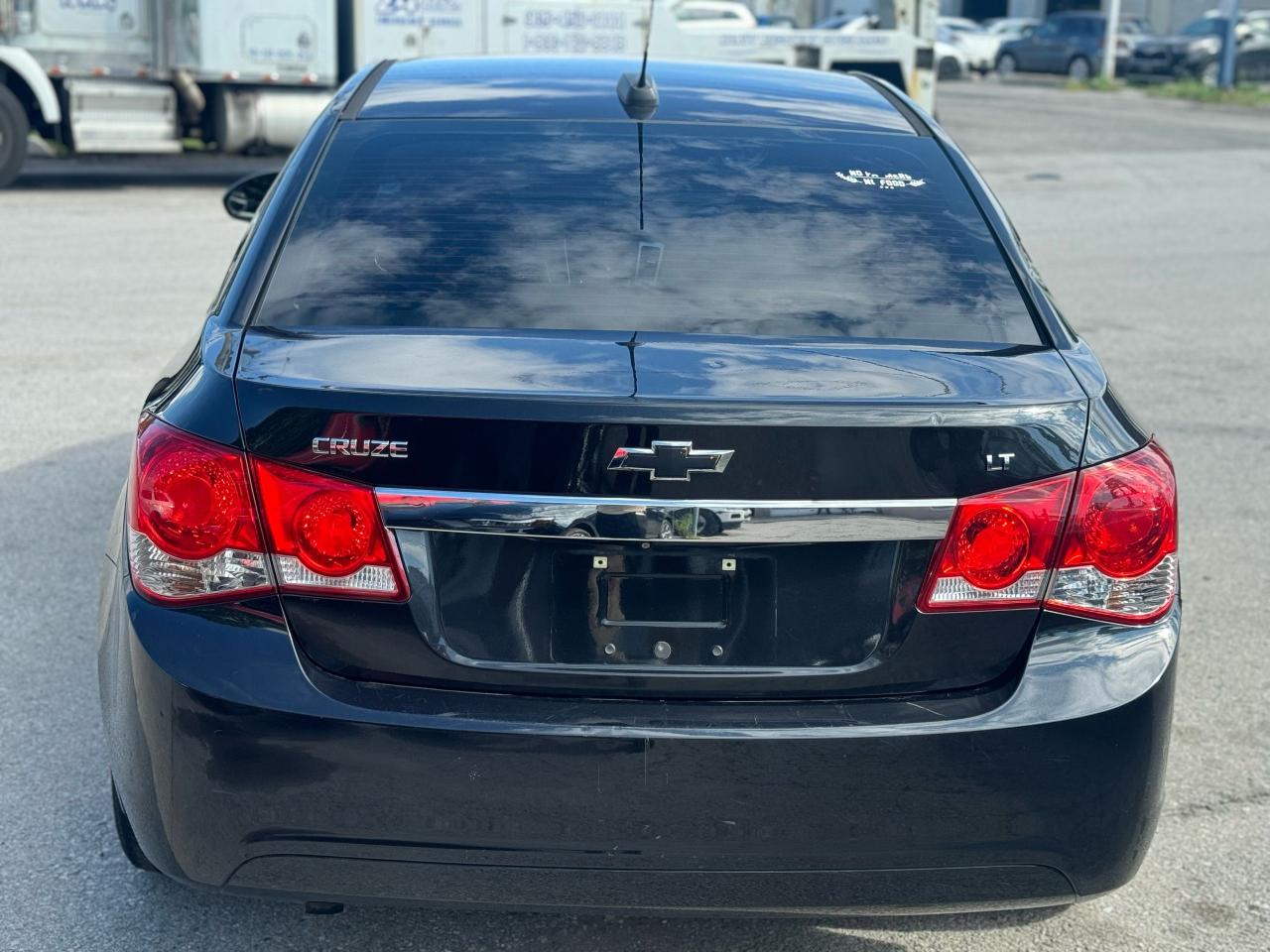 2016 Chevrolet Cruze LT Photo4