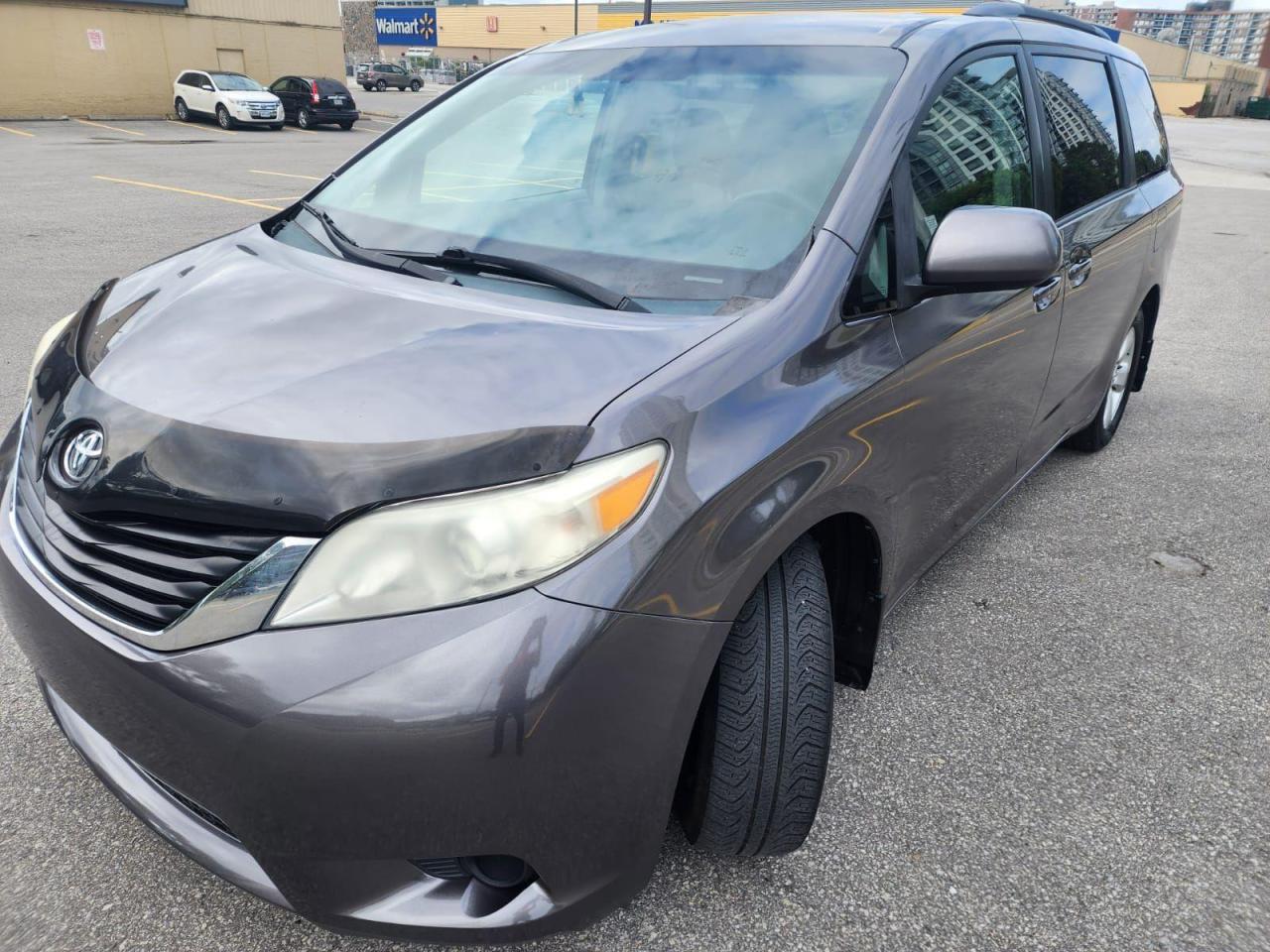 2011 Toyota Sienna 5dr V6 LE 7-Pass FWD Mobility - Photo #6