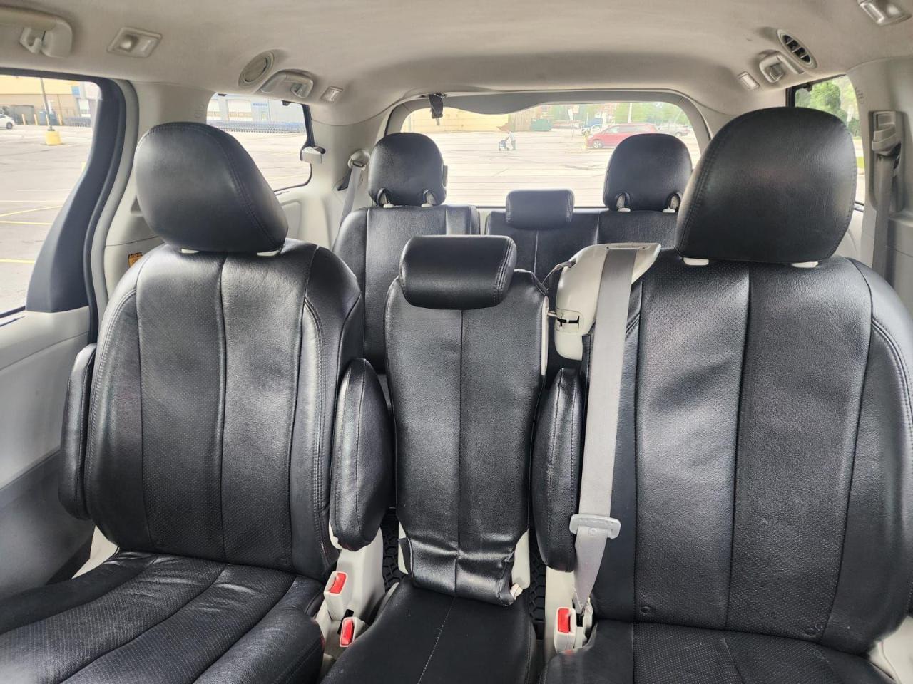 2011 Toyota Sienna 5dr V6 LE 7-Pass FWD Mobility - Photo #9