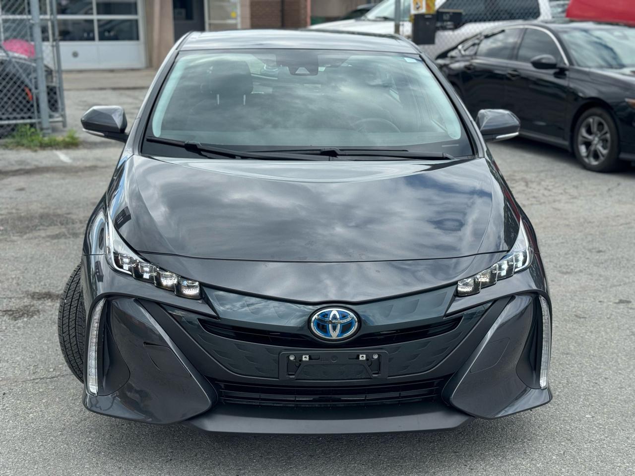 2022 Toyota Prius  - Photo #2