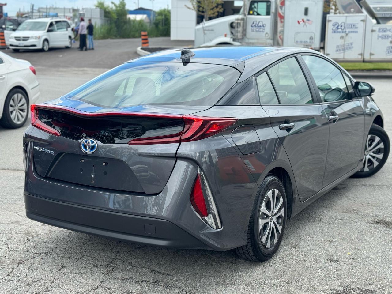 2022 Toyota Prius  - Photo #4