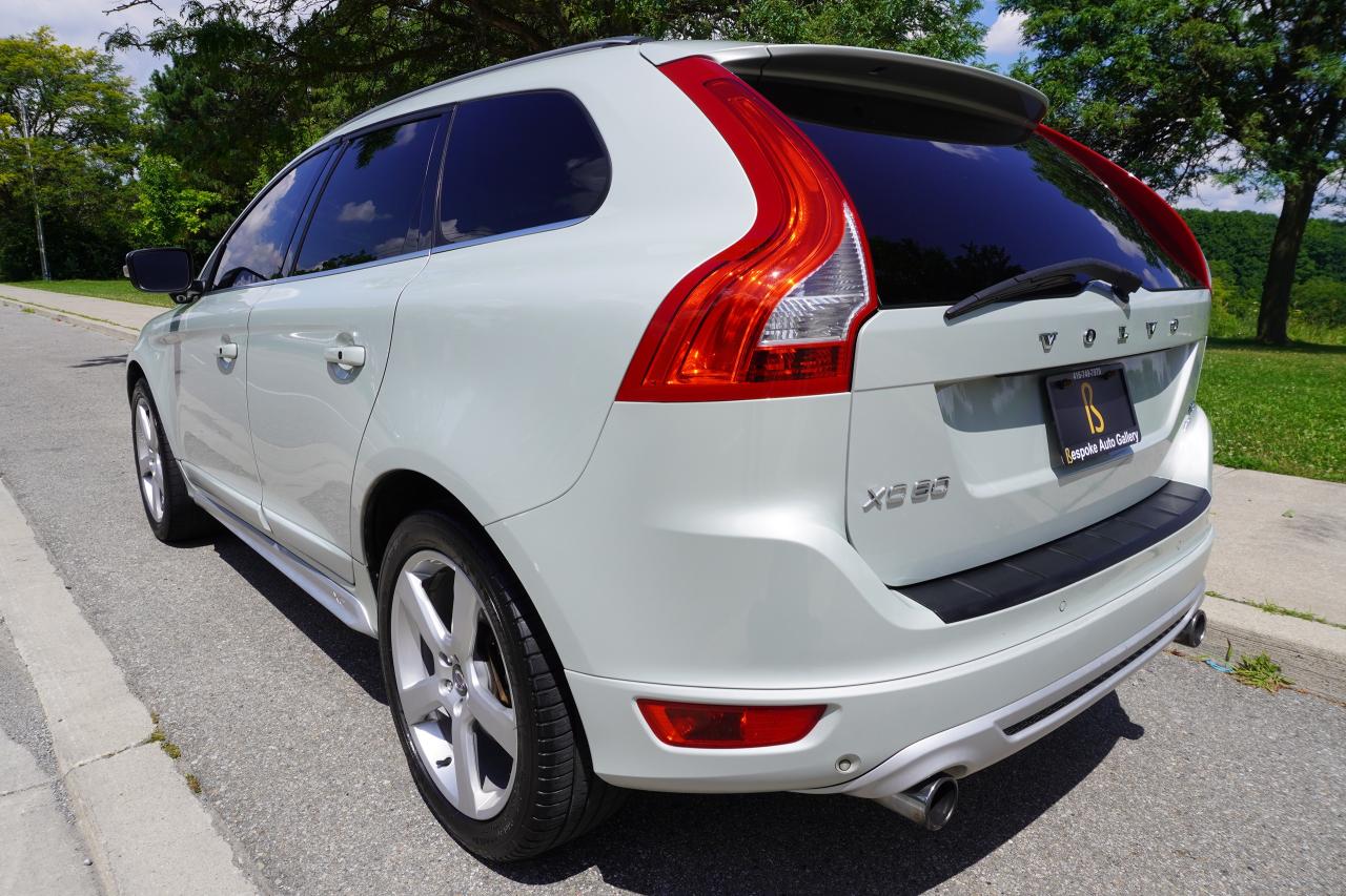 2012 Volvo XC60 RARE R-DESIGN / NO ACCIDENTS / STUNNING COMBO Photo2