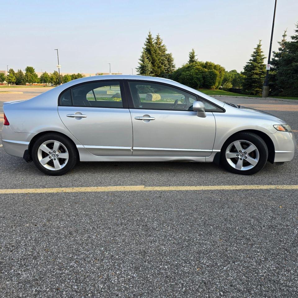 2011 Honda Civic 4dr Auto SE Photo3