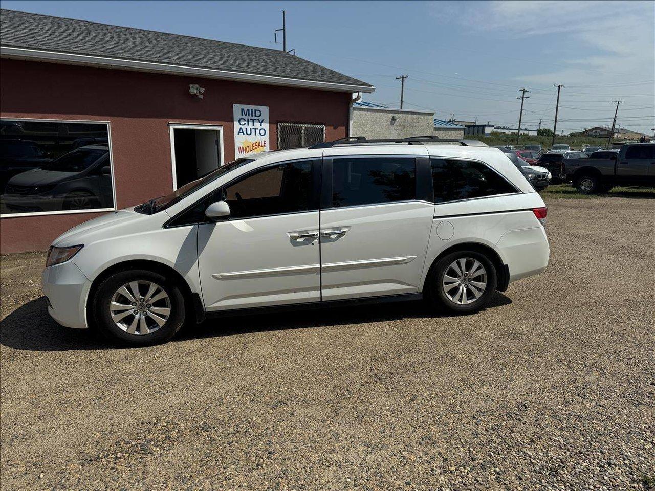 Used 2014 Honda Odyssey EXL LEATHER ROOF DVD PWR DOORS & HATCH CAMERA NEEDS NOTHING for sale in Saskatoon, SK