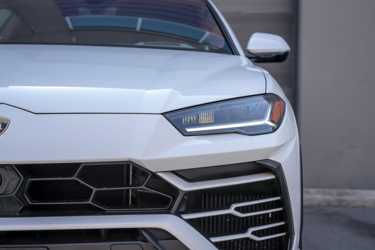 2020 Lamborghini Urus  - Photo #2