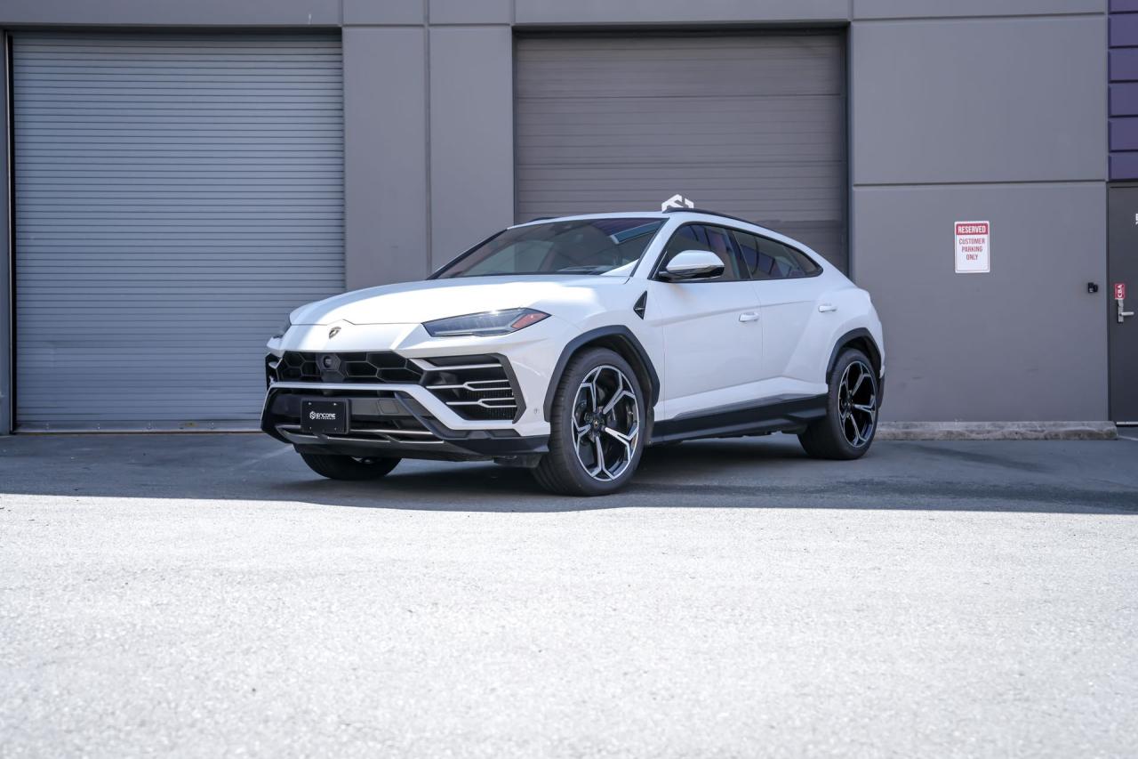 2020 Lamborghini Urus  - Photo #3