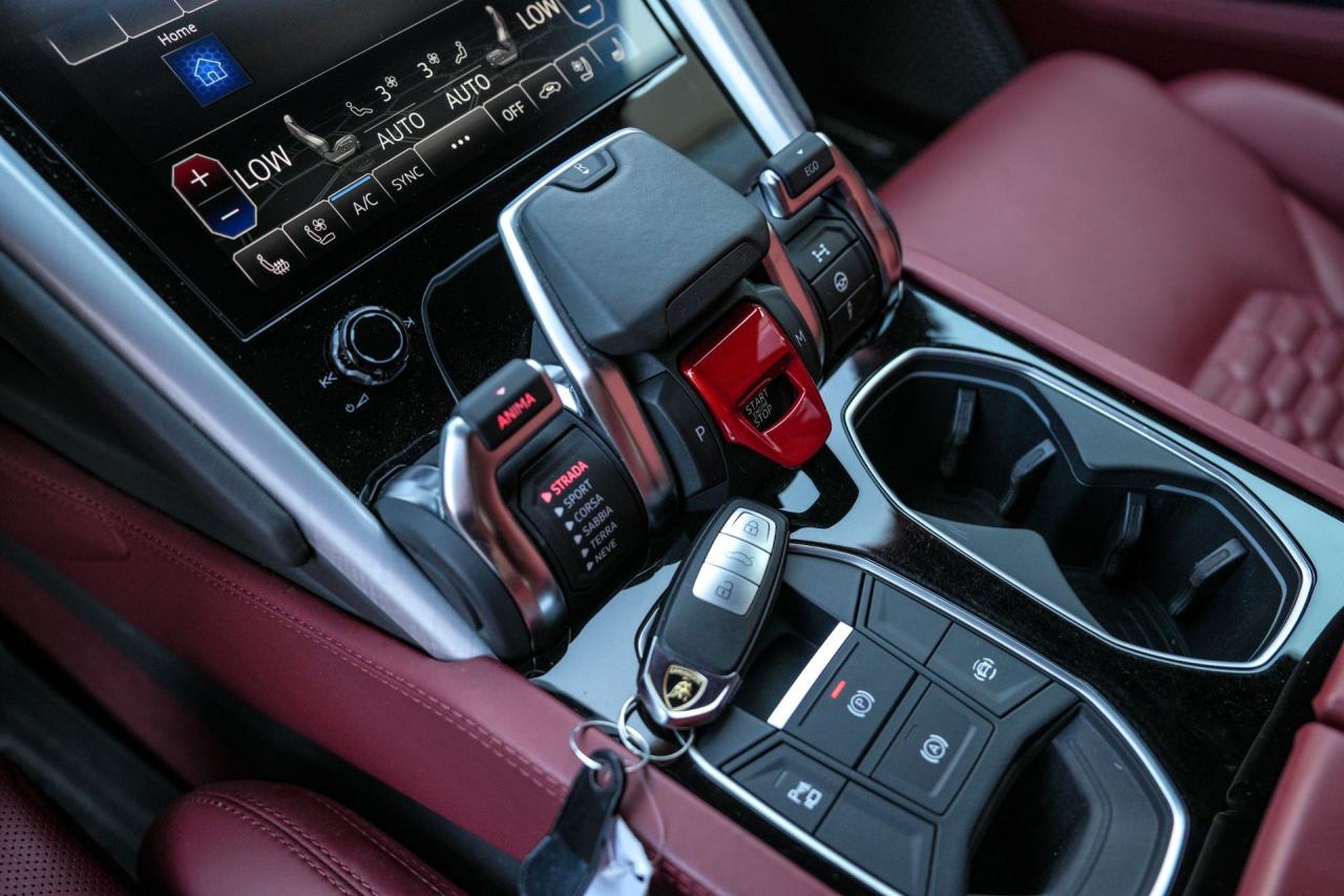 2020 Lamborghini Urus  - Photo #14