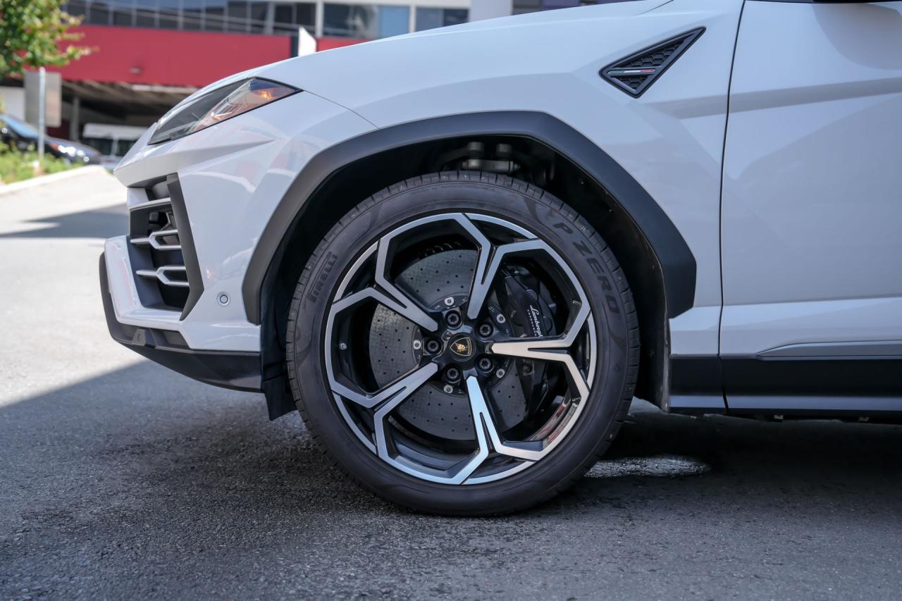 2020 Lamborghini Urus  - Photo #8