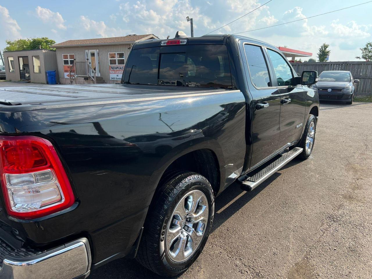 2019 RAM 1500 BIG HORN, 4X4, 5.7L HEMI, CHROME, TONNEAU COVER - Photo #4