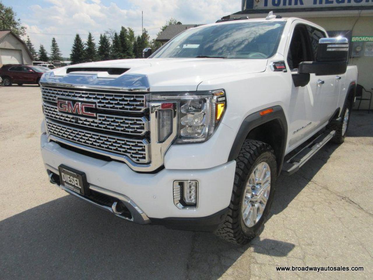 Used 2020 GMC Sierra 2500 3/4 TON DENALI-MODEL 5 PASSENGER 6.6L - DURAMAX.. 4X4.. CREW-CAB.. 6.6-BOX.. NAVIGATION.. POWER SUNROOF.. LEATHER.. HEATED/AC SEATS.. POWER MIRRORS.. for sale in Bradford, ON