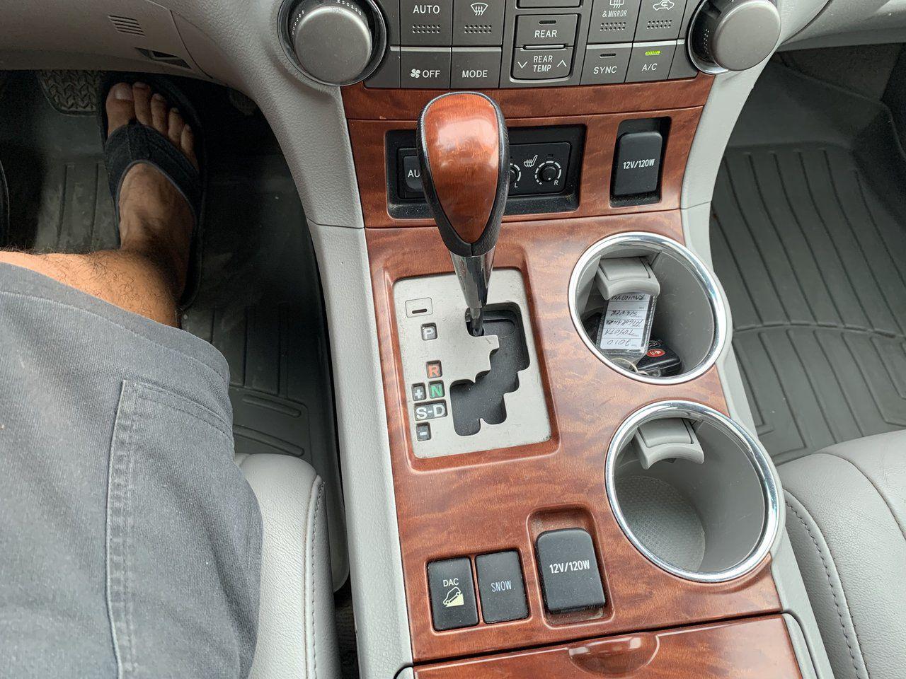 2010 Toyota Highlander LIMITED  - Photo #17