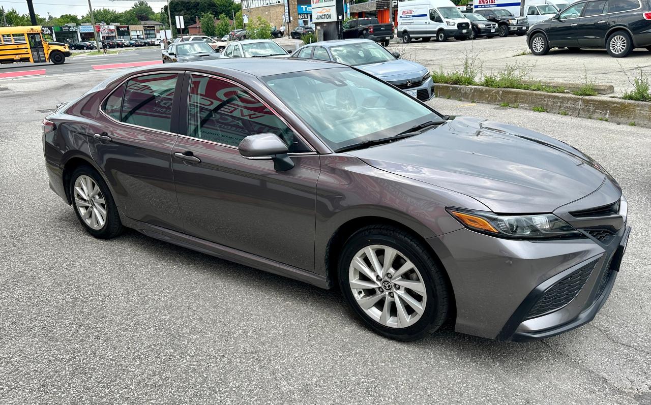 2022 Toyota Camry SE Photo3