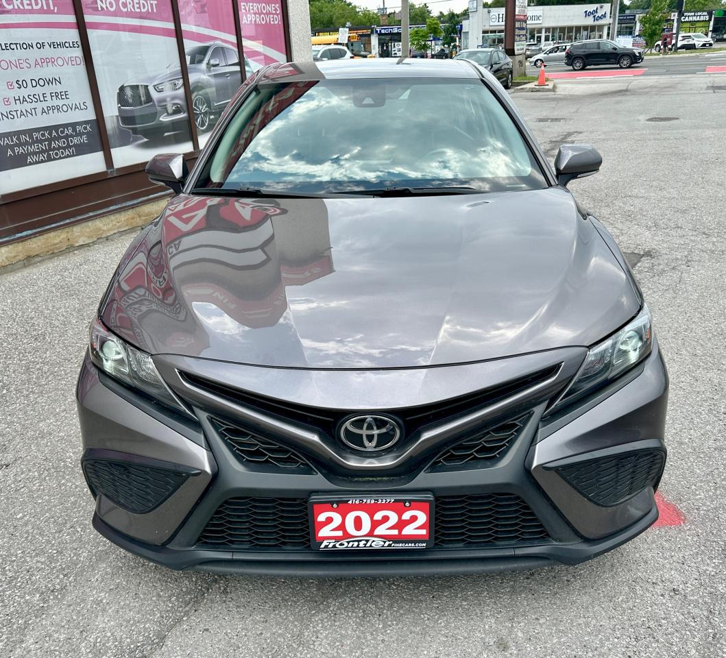 2022 Toyota Camry SE Photo2