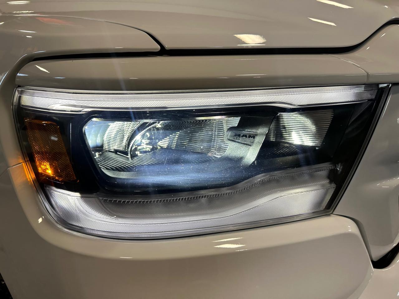 2022 RAM 1500 SPORT 4X4 CREW CAB 5'7" BOX Photo3