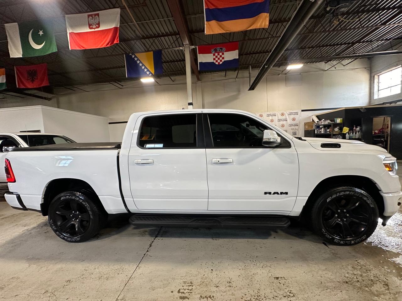 2022 RAM 1500 SPORT 4X4 CREW CAB 5'7" BOX - Photo #6