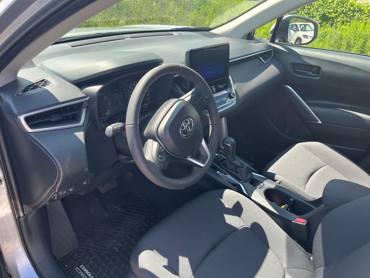 2024 Toyota Corolla Cross LE AWD - Photo #7