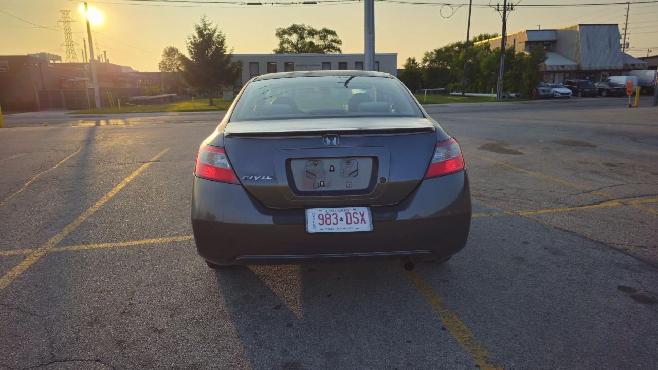 2009 Honda Civic DX-G Photo3