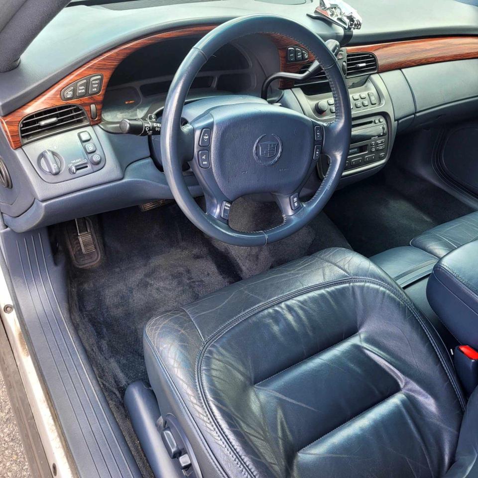 2002 Cadillac DeVille  - Photo #5