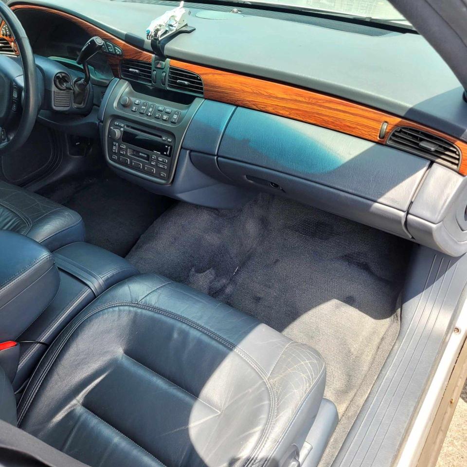 2002 Cadillac DeVille  - Photo #6