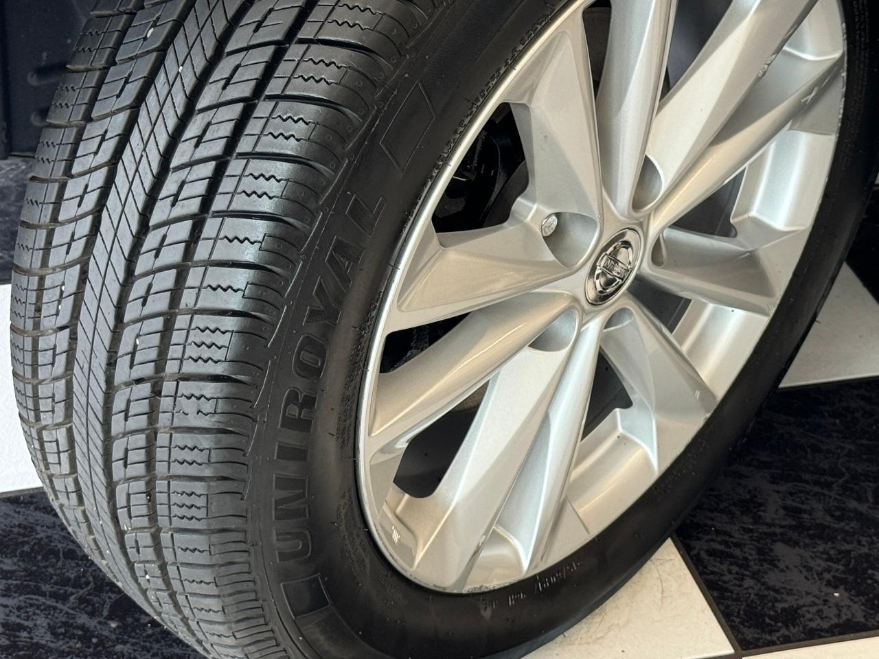 2018 Nissan Qashqai SV AWD+NewTires+Roof+Remote Start+CAM+CLEAN CARFAX - Photo #14