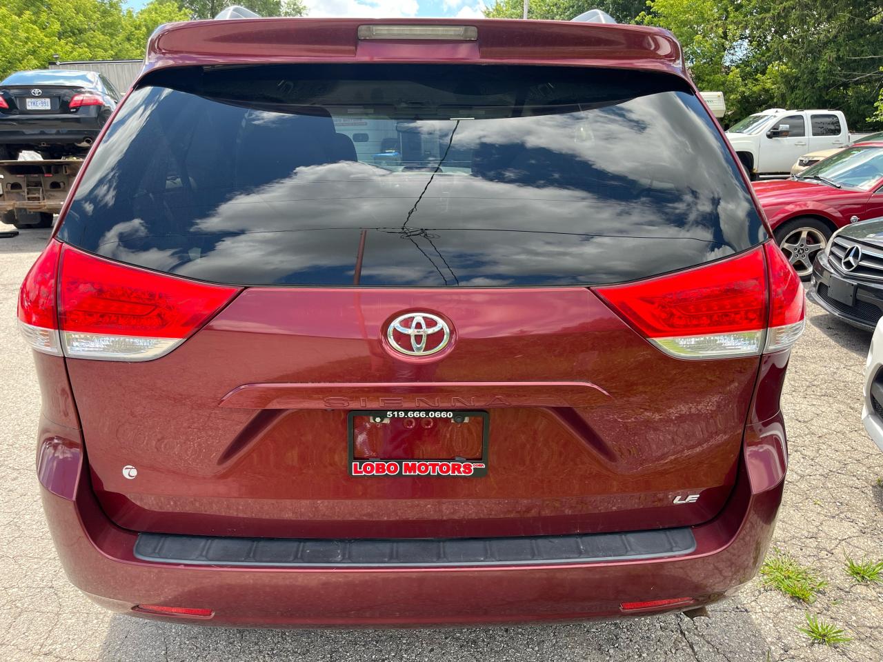 2013 Toyota Sienna LE Photo3