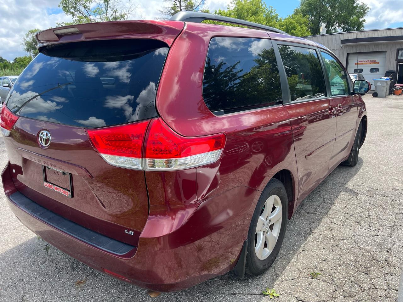 2013 Toyota Sienna LE Photo4