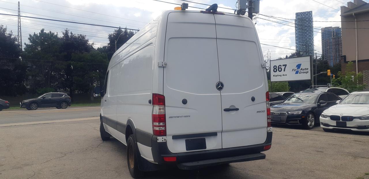 2017 Mercedes-Benz Sprinter RWD 3500 V6 170" EXT - Photo #4