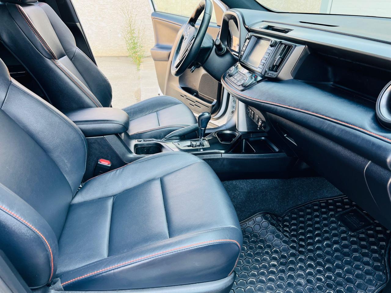 2018 Toyota RAV4 se - Photo #10