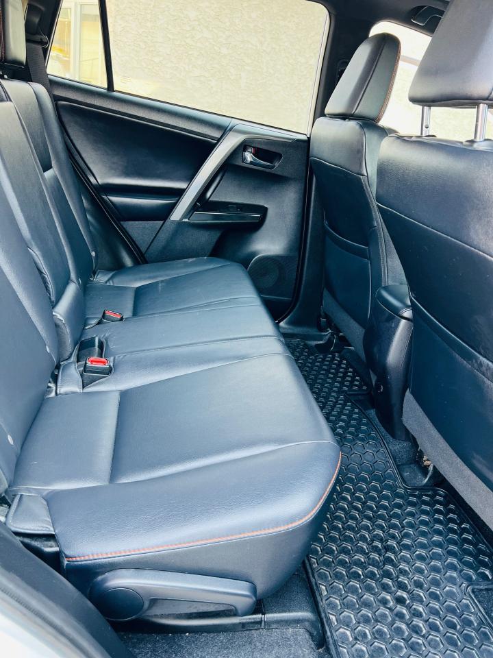 2018 Toyota RAV4 se - Photo #9