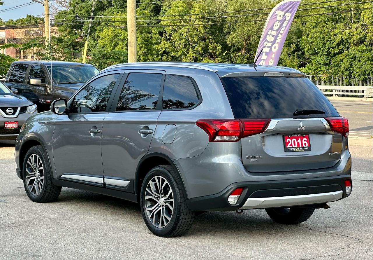 2016 Mitsubishi Outlander AWC 4dr ES Photo2