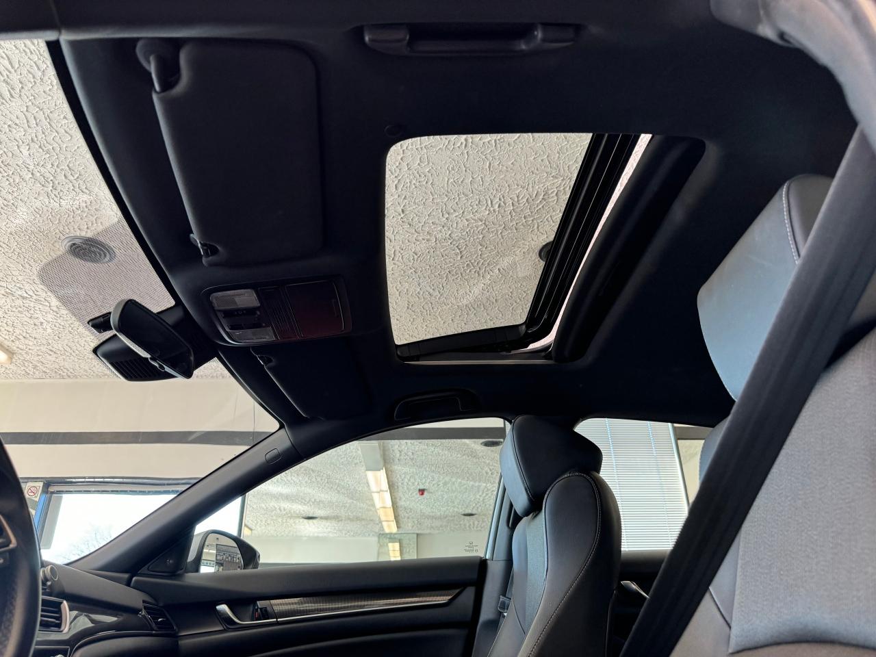 2018 Honda Accord Sport 2.0 Turbo+Roof+Adaptive Cruise+Accident Free - Photo #3