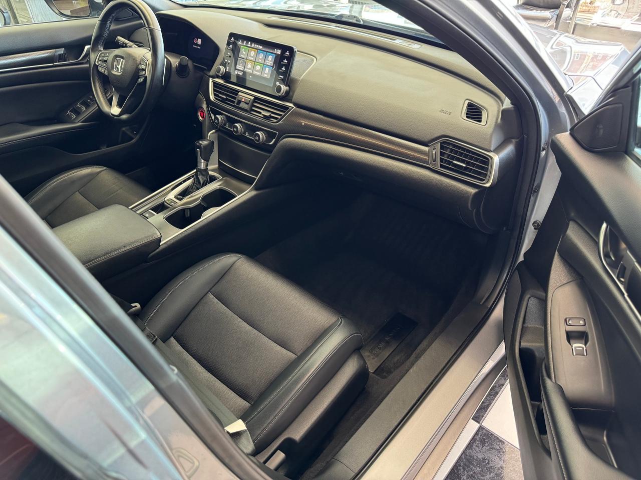 2018 Honda Accord Sport 2.0 Turbo+Roof+Adaptive Cruise+Accident Free Photo92