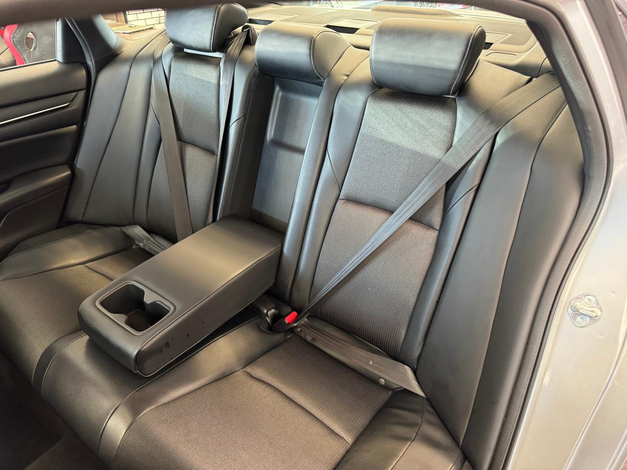 2018 Honda Accord Sport 2.0 Turbo+Roof+Adaptive Cruise+Accident Free - Photo #25