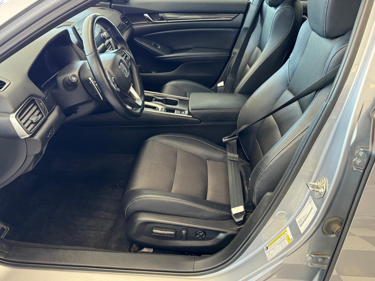 2018 Honda Accord Sport 2.0 Turbo+Roof+Adaptive Cruise+Accident Free - Photo #19