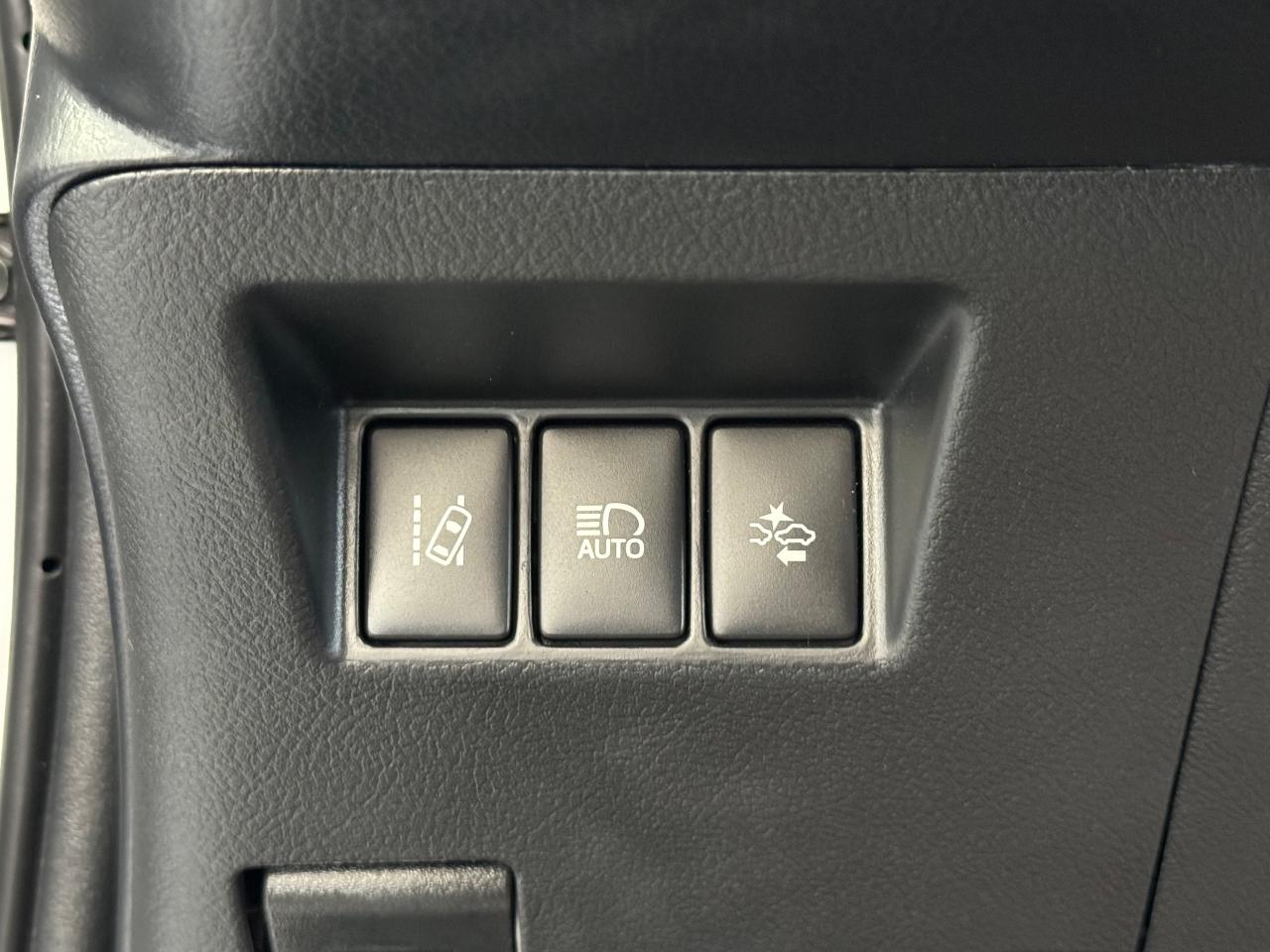 2019 Toyota Yaris LE+Lane Departure+Collision Alert+A/C+CLEAN CARFAX Photo111